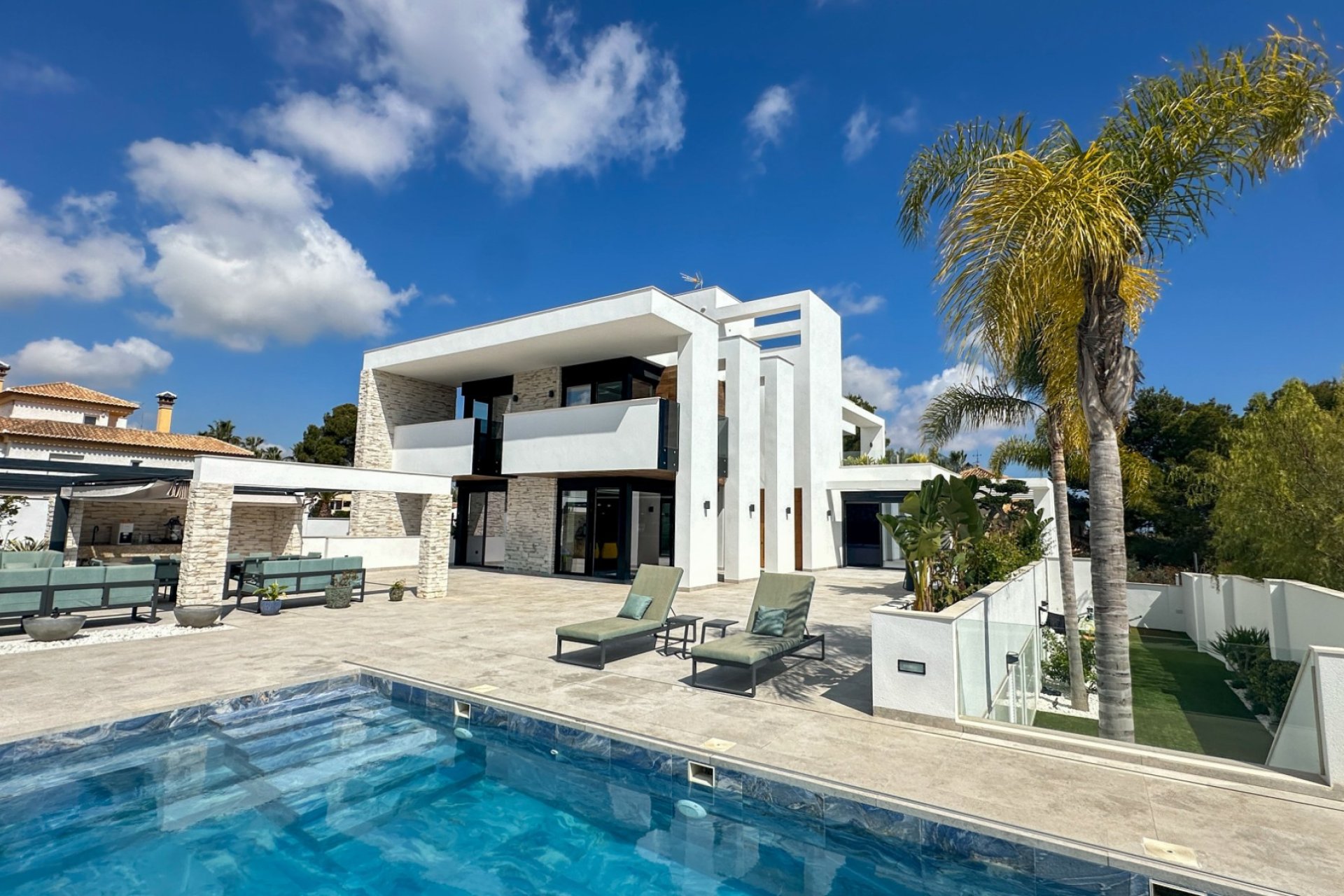 Resale - Villa -
Orihuela Costa - Villamartín