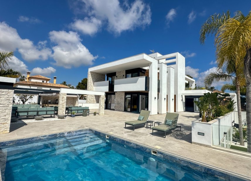 Resale - Villa -
Orihuela Costa - Villamartín
