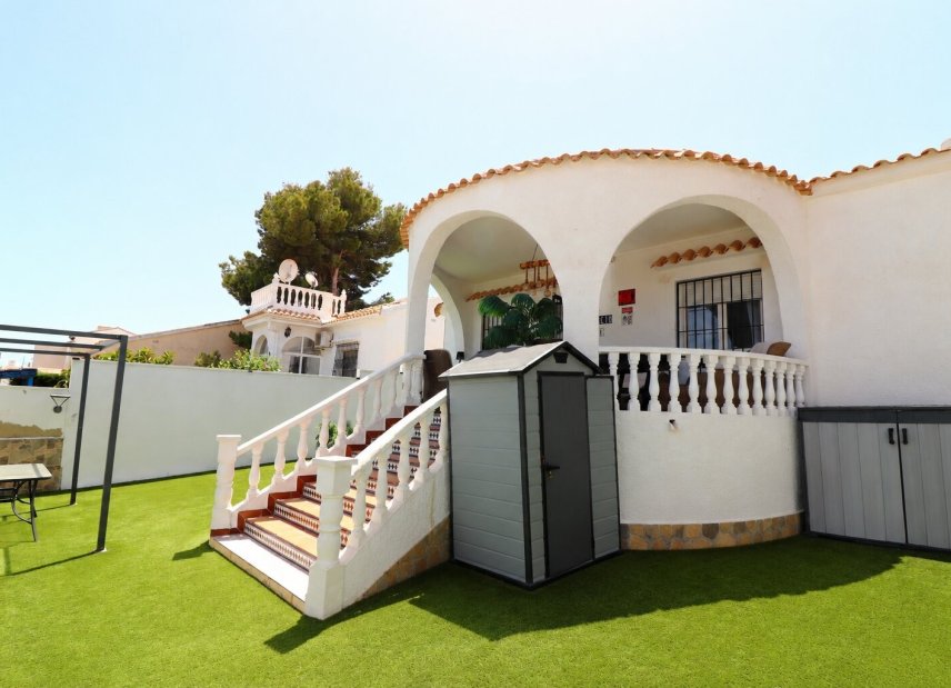 Resale - Villa -
Orihuela Costa - Villamartín