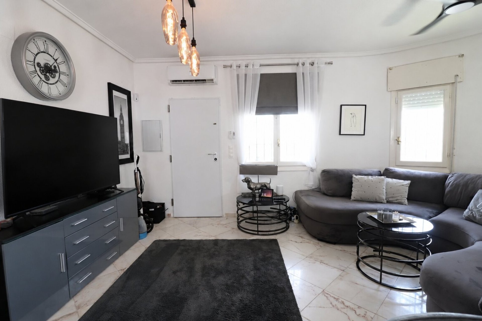 Resale - Villa -
Orihuela Costa - Villamartín
