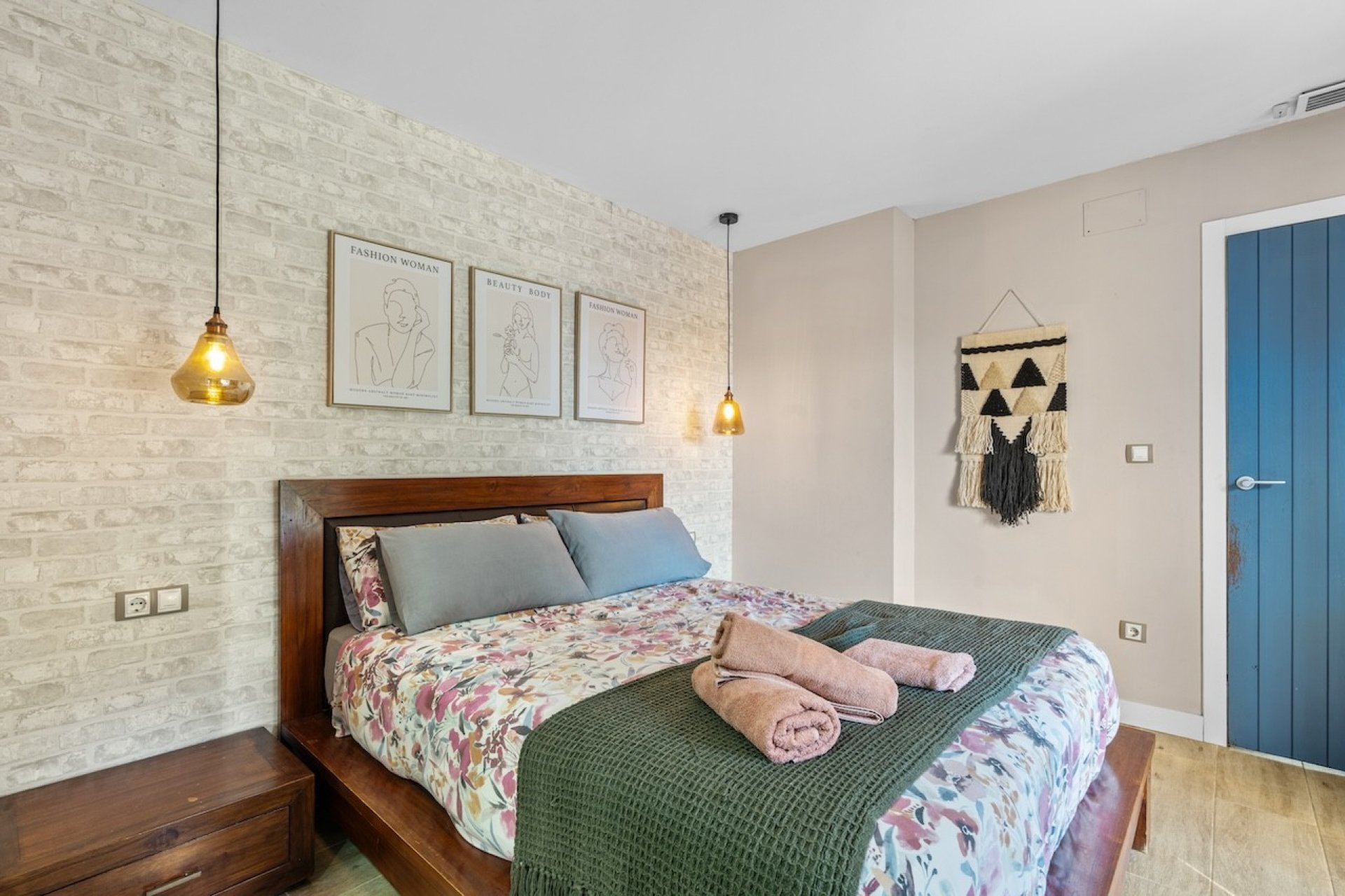 Resale - Villa -
Santa Pola - El Poble Llevanti