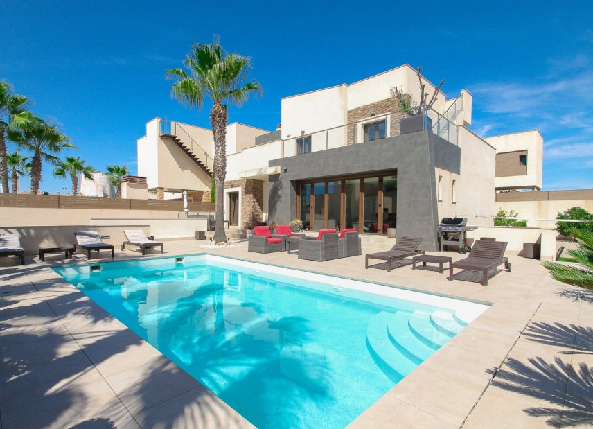 Resale - Villa -
Torrevieja - Aguas Nuevas