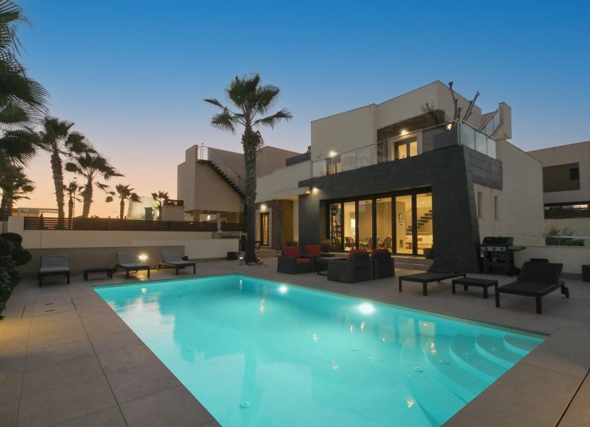 Resale - Villa -
Torrevieja - Aguas Nuevas