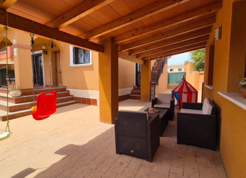 Resale - Villa -
Torrevieja - Costa Blanca