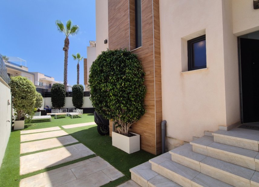 Resale - Villa -
Torrevieja - Costa Blanca