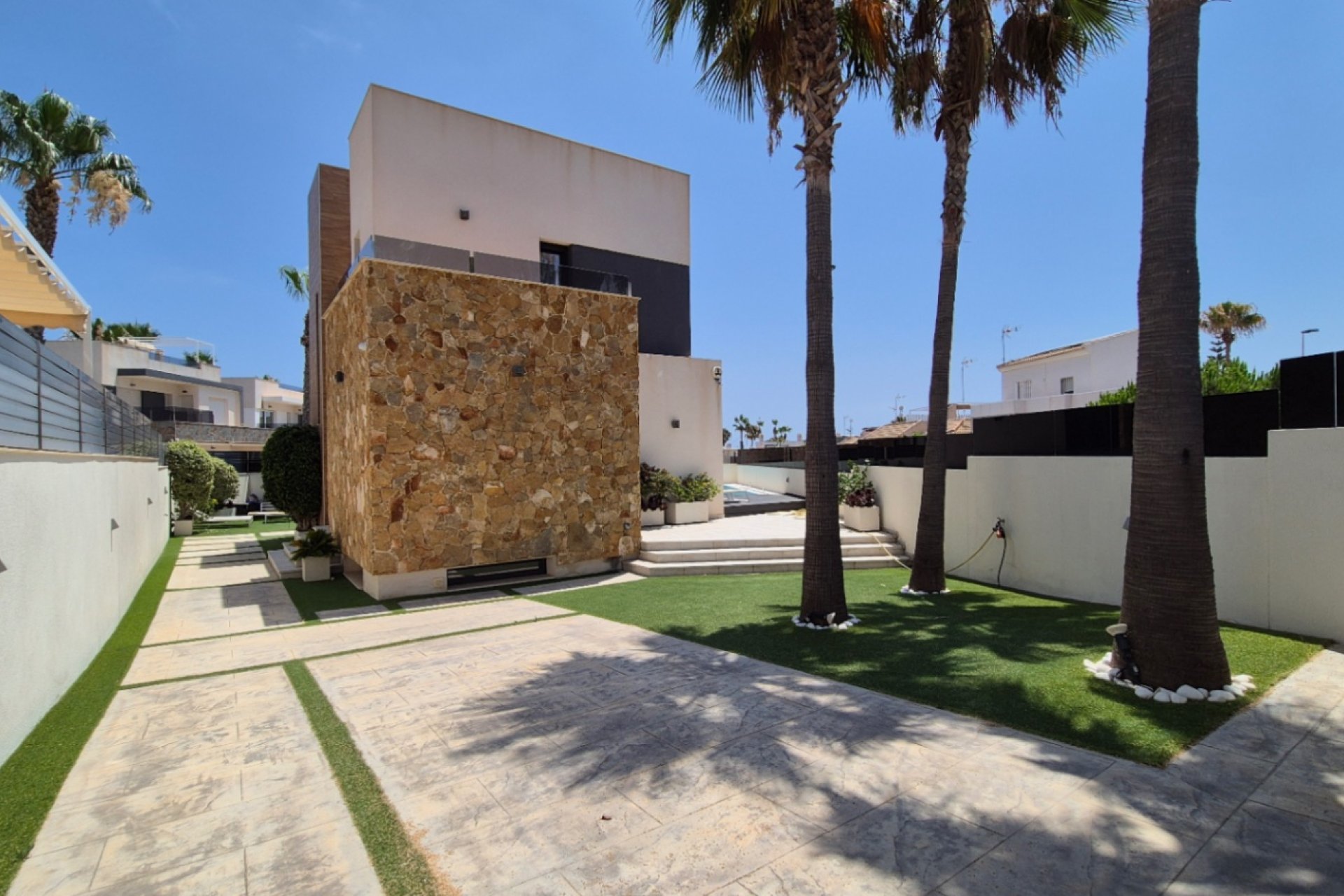 Resale - Villa -
Torrevieja - Costa Blanca
