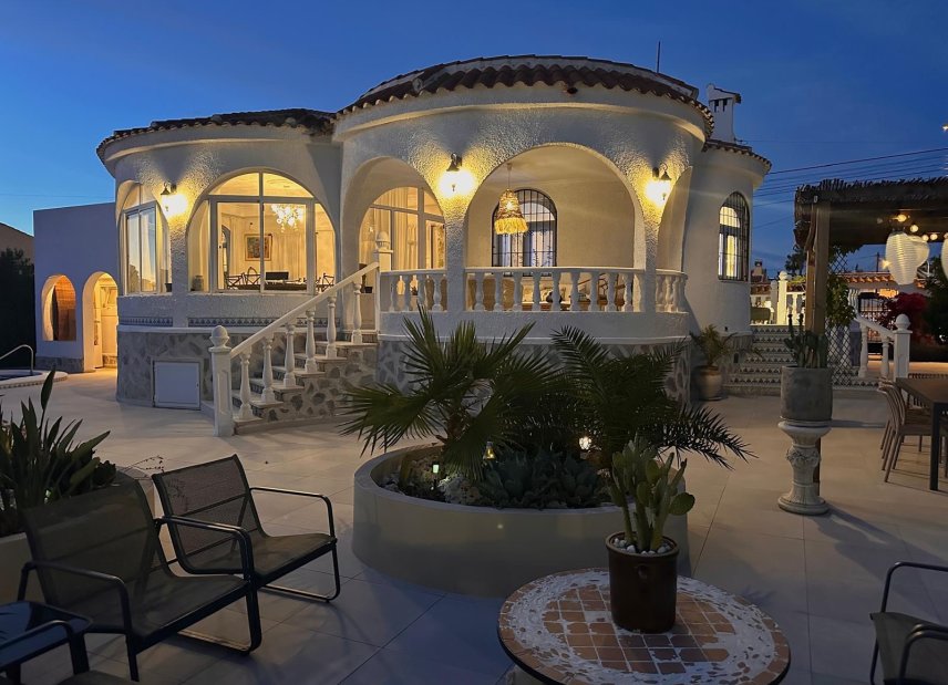 Resale - Villa -
Torrevieja - Costa Blanca