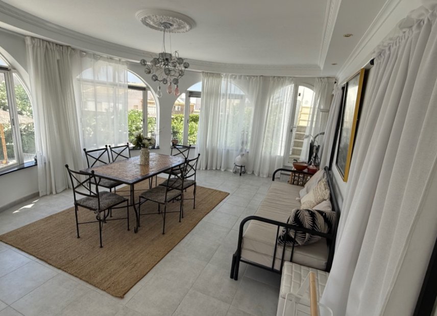 Resale - Villa -
Torrevieja - Costa Blanca