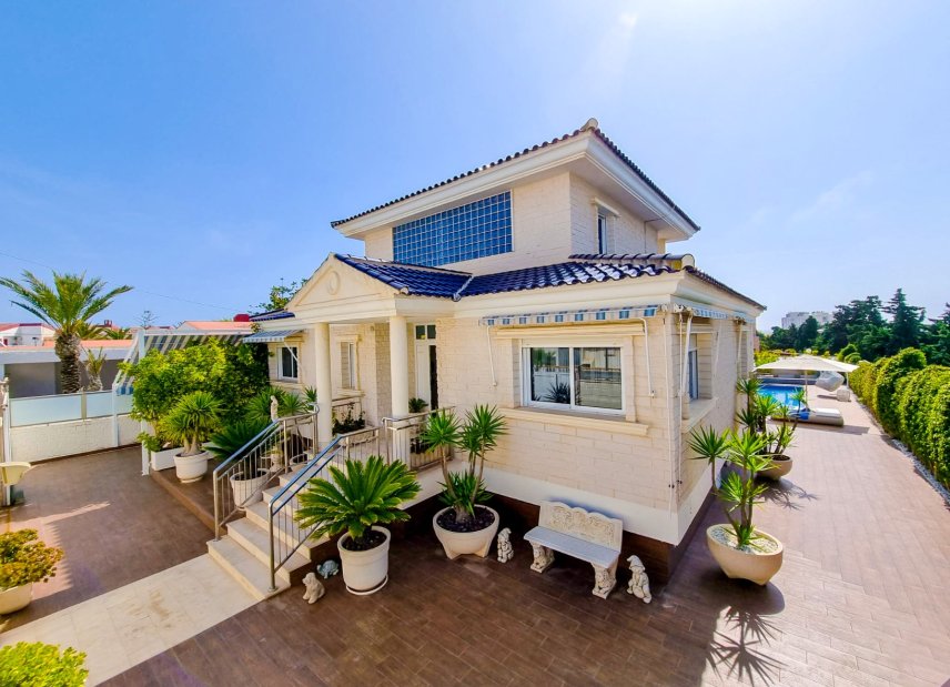 Resale - Villa -
Torrevieja - La Mata