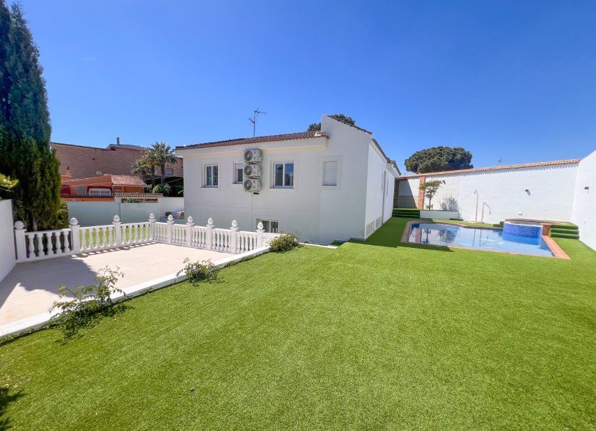 Resale - Villa -
Torrevieja - Los Balcones