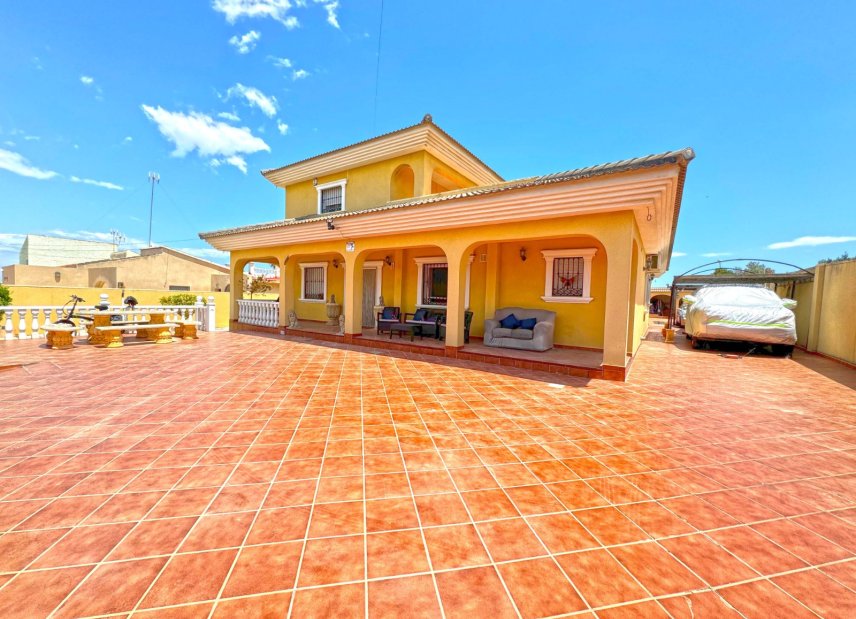 Resale - Villa -
Torrevieja - Los Balcones