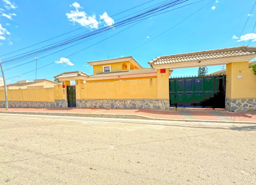 Resale - Villa -
Torrevieja - Los Balcones