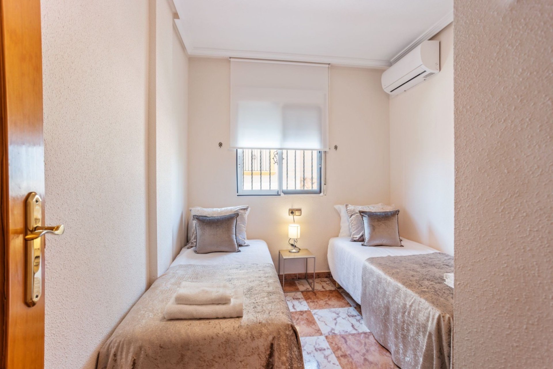 Reventa - Adosado -
Orihuela Costa - La Regia