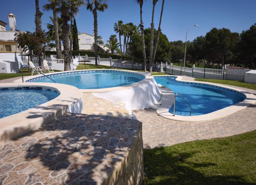 Reventa - Adosado -
Orihuela Costa - Villamartín