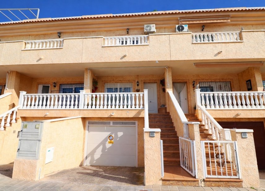 Reventa - Adosado -
Redovan - Redovan - Town