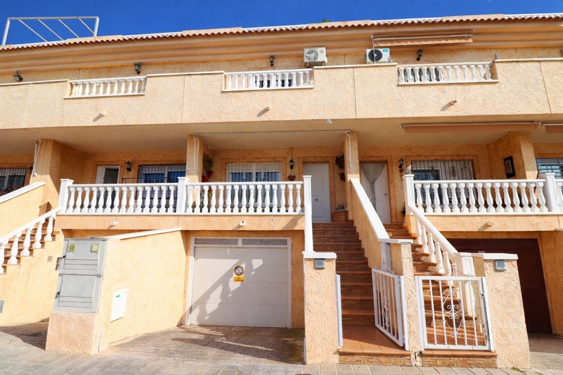 Reventa - Adosado -
Redovan - Redovan - Town