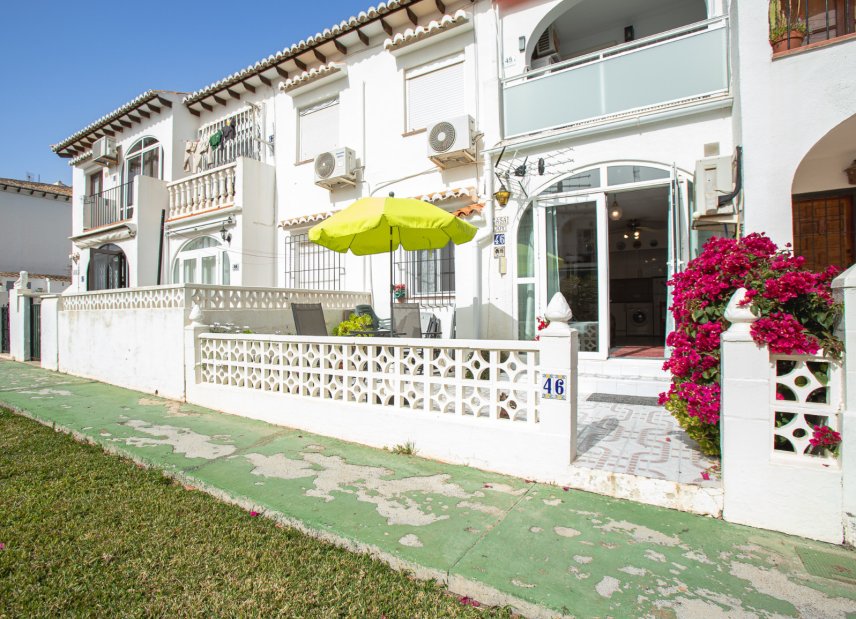 Reventa - Adosado -
Torrevieja - Lago Jardin
