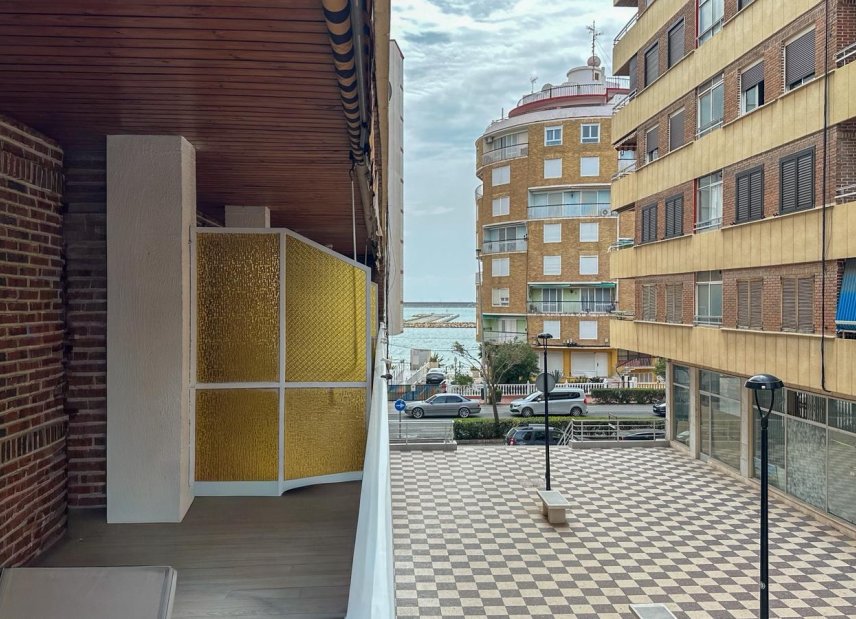 Reventa - apartment -
Torrevieja - Playa Los Naufragos