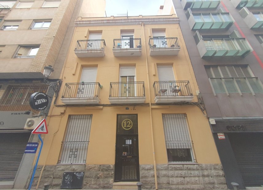 Reventa - Comercial -
Alicante - Casco antiguo