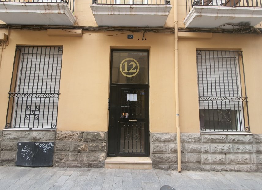 Reventa - Comercial -
Alicante - Casco antiguo