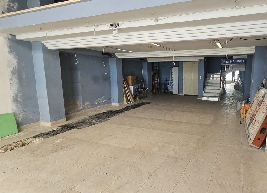 Reventa - Comercial -
Torrevieja - Center
