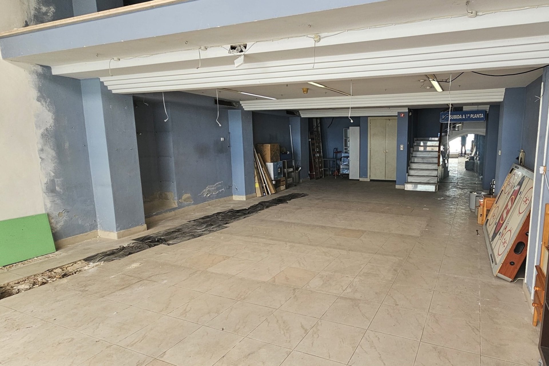 Reventa - Comercial -
Torrevieja - Center