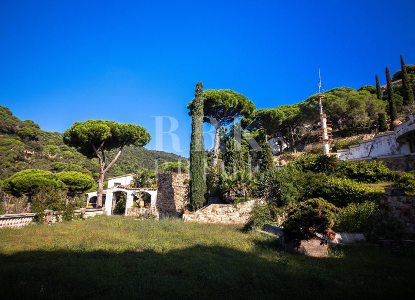 Reventa - Land -
Girona