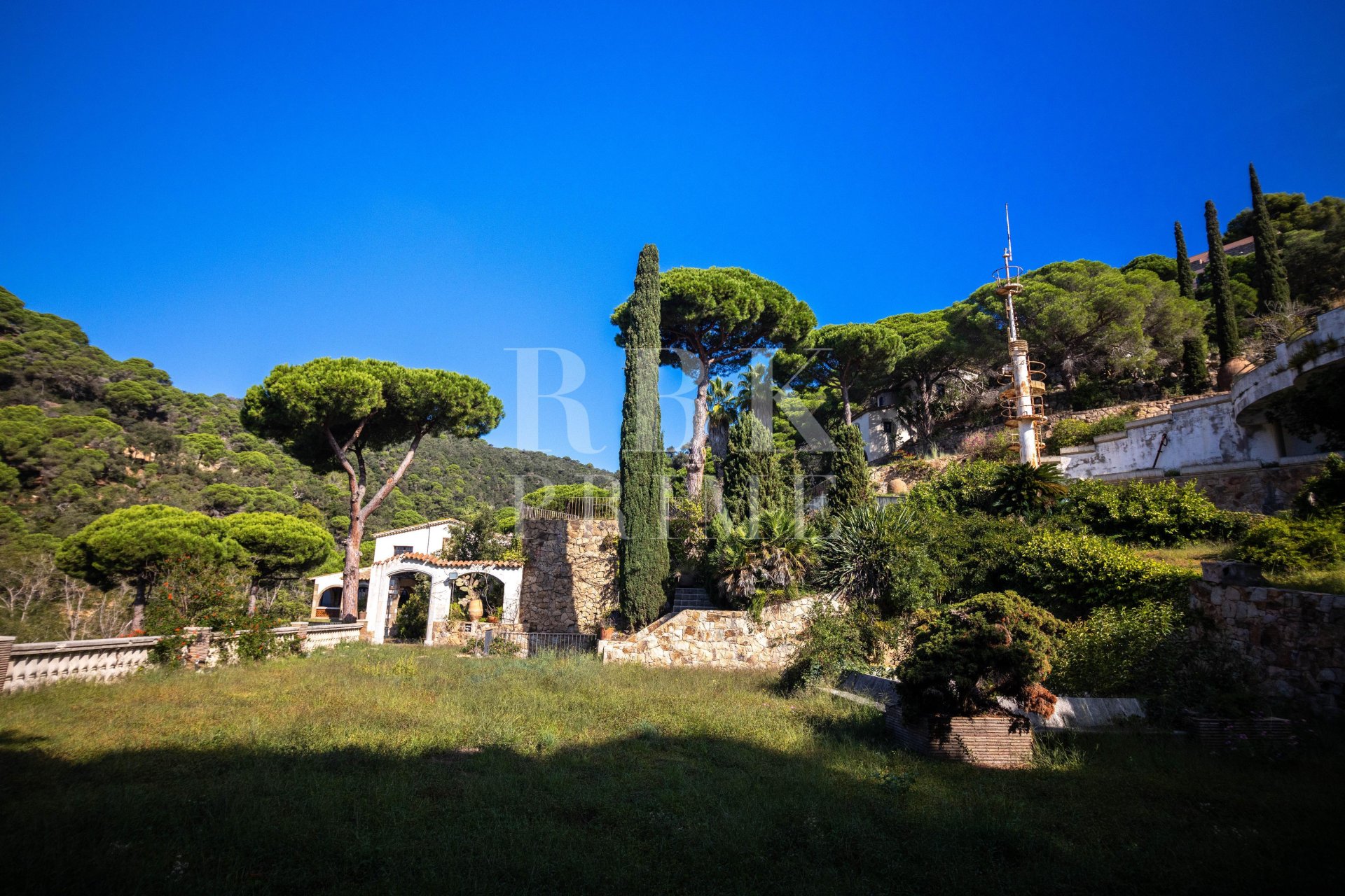 Reventa - Land -
Girona