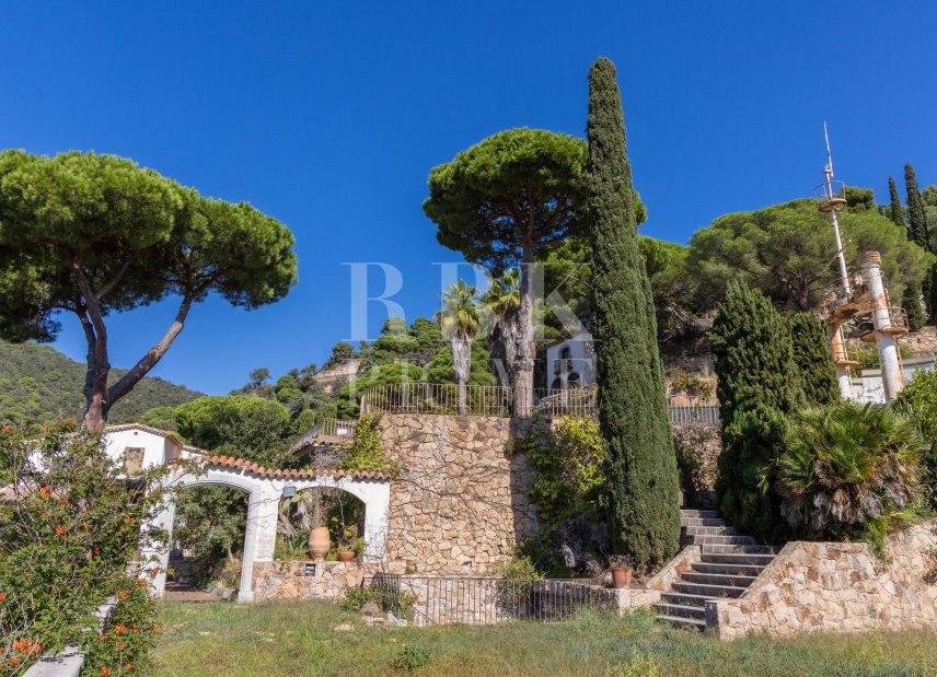 Reventa - Land -
Girona