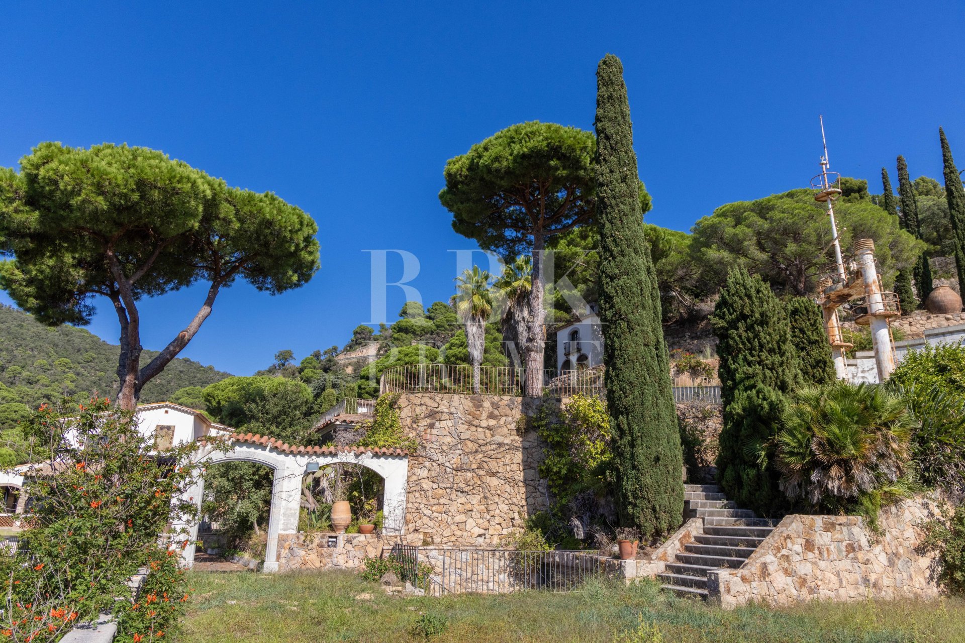 Reventa - Land -
Girona