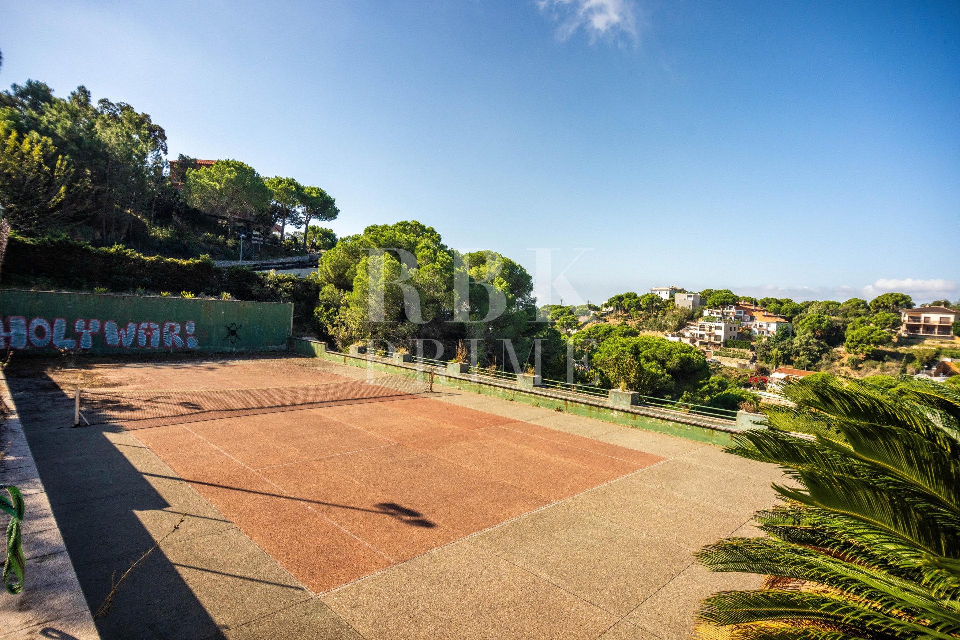Reventa - Land -
Girona
