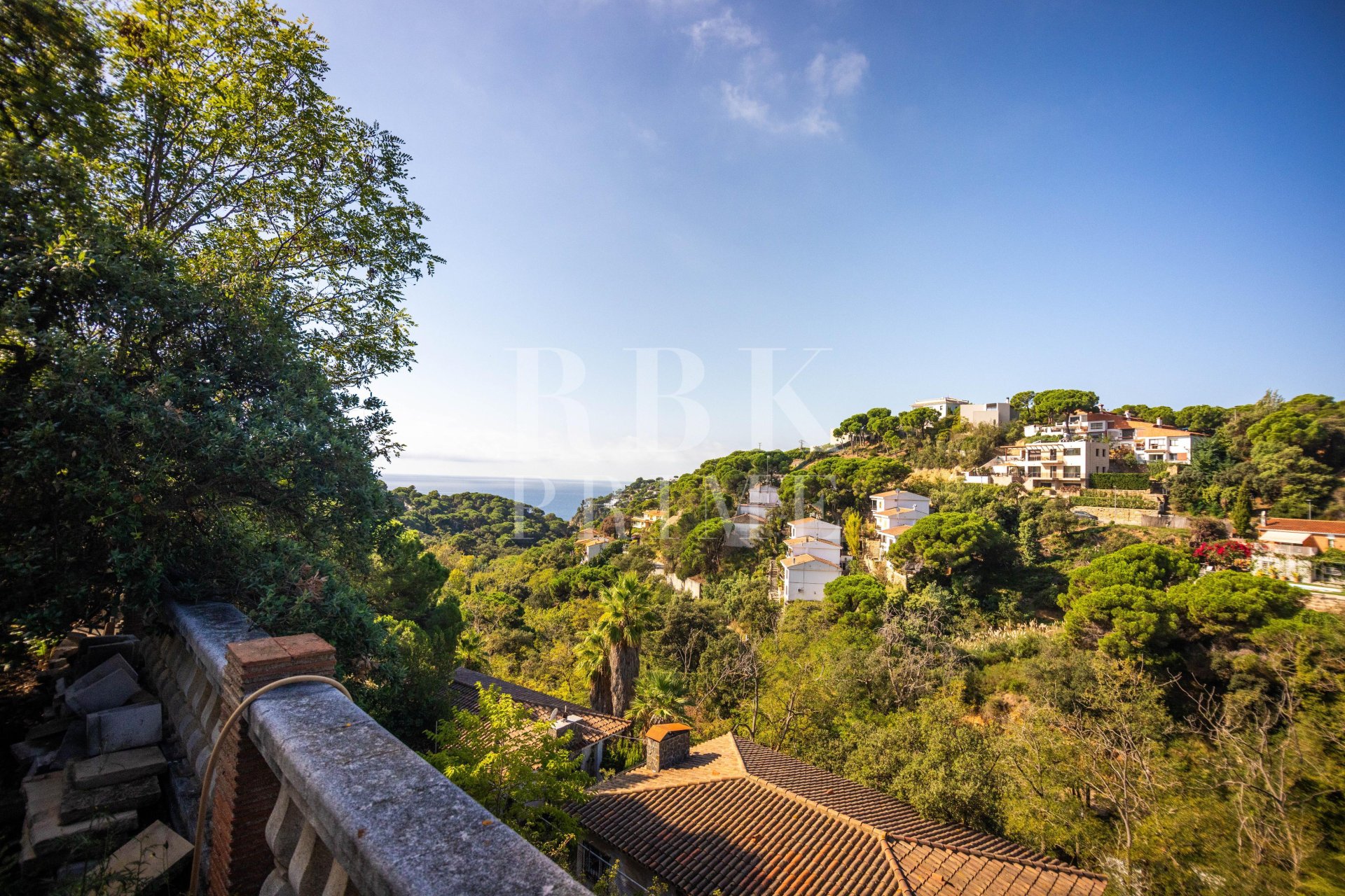Reventa - Land -
Girona