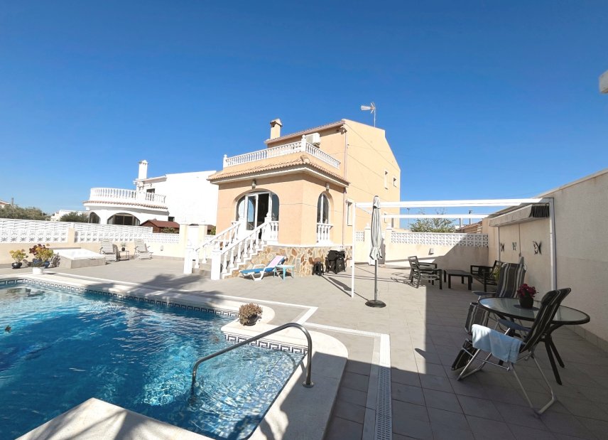Reventa - Villa -
Benijofar - Monte Azul