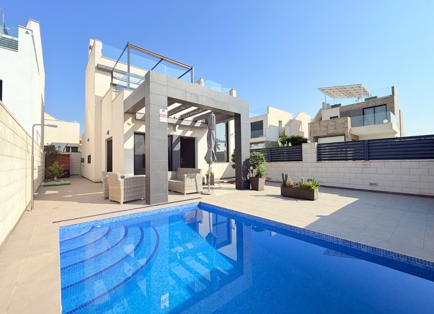Reventa - Villa -
Ciudad Quesada - Pueblo Bravo