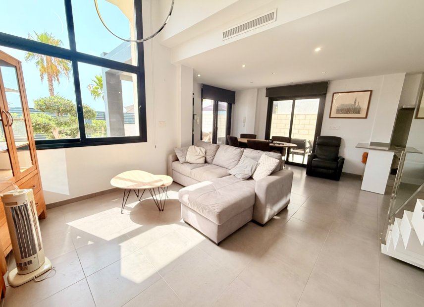 Reventa - Villa -
Ciudad Quesada - Pueblo Bravo