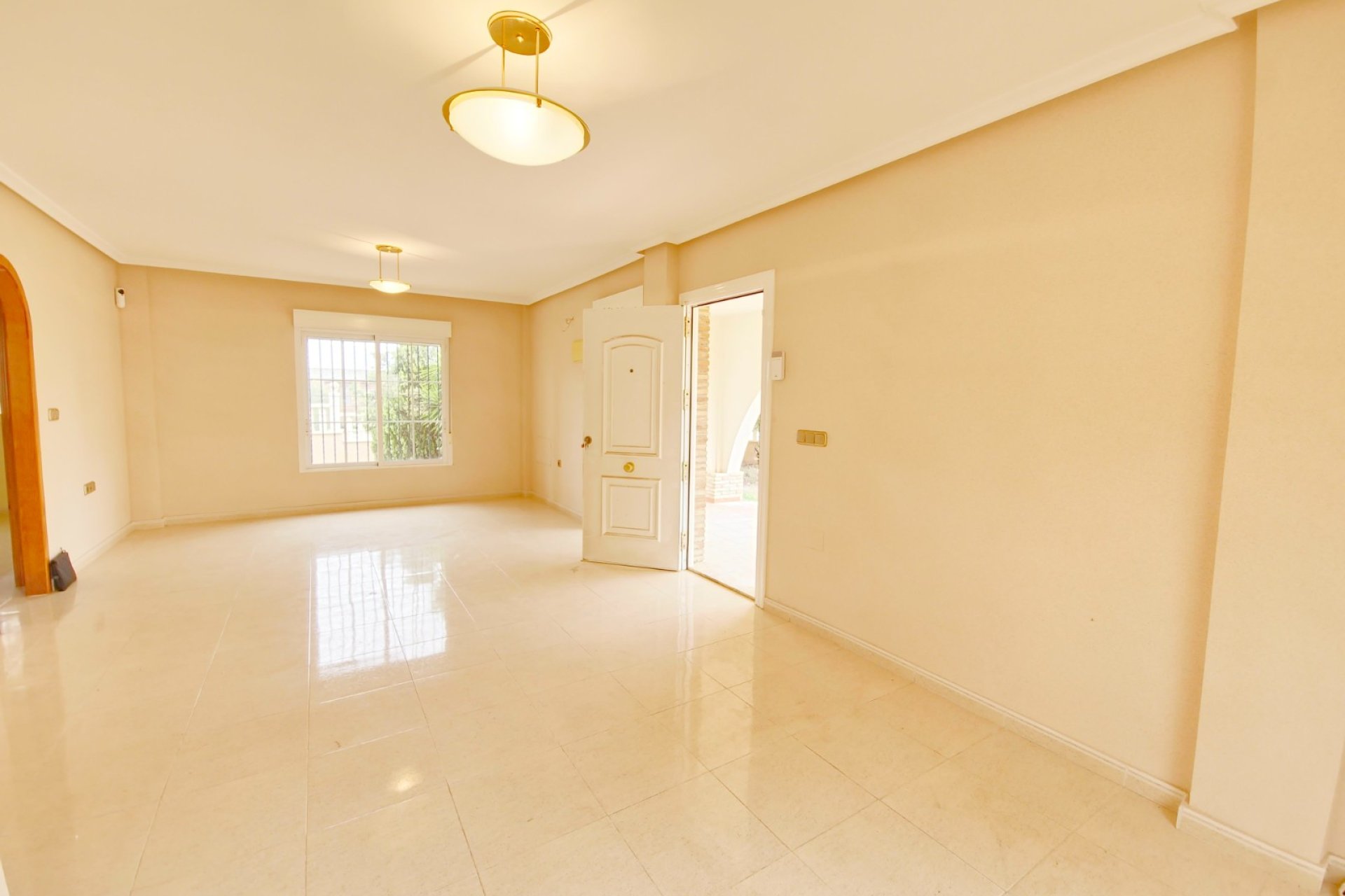 Reventa - Villa -
Elche - La Marina