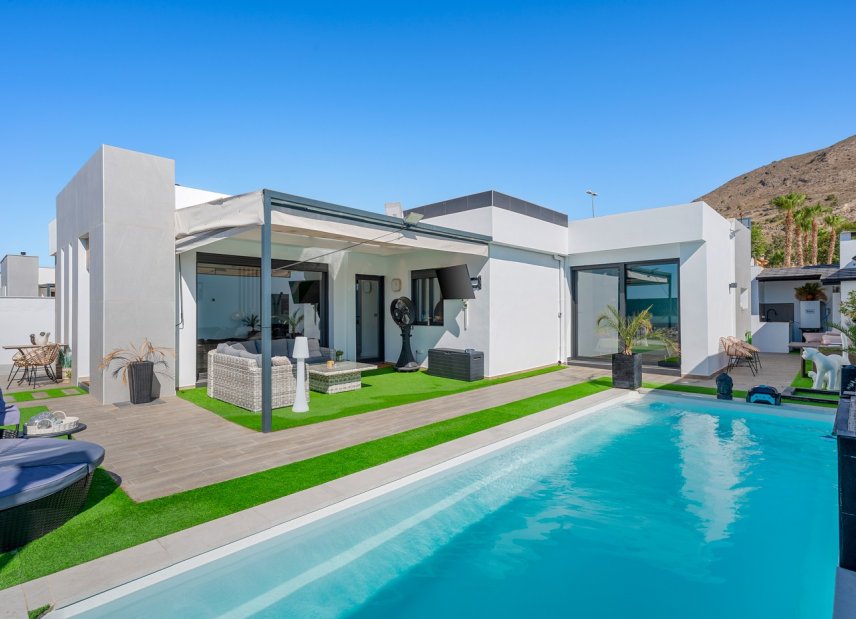 Reventa - Villa -
Fortuna - Urbanizacion Las Kalendas