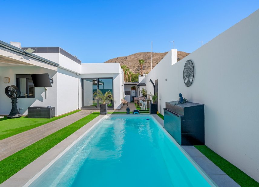 Reventa - Villa -
Fortuna - Urbanizacion Las Kalendas