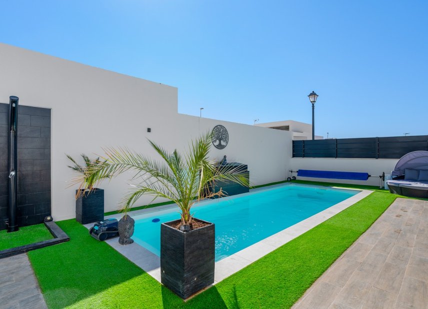 Reventa - Villa -
Fortuna - Urbanizacion Las Kalendas