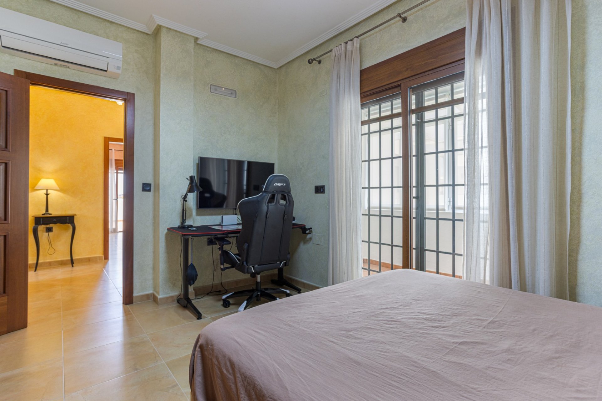 Reventa - Villa -
Los Montesinos - La Herrada