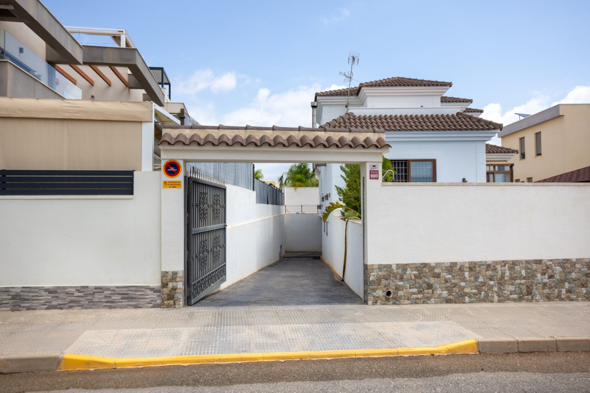 Reventa - Villa -
Los Montesinos - La Herrada