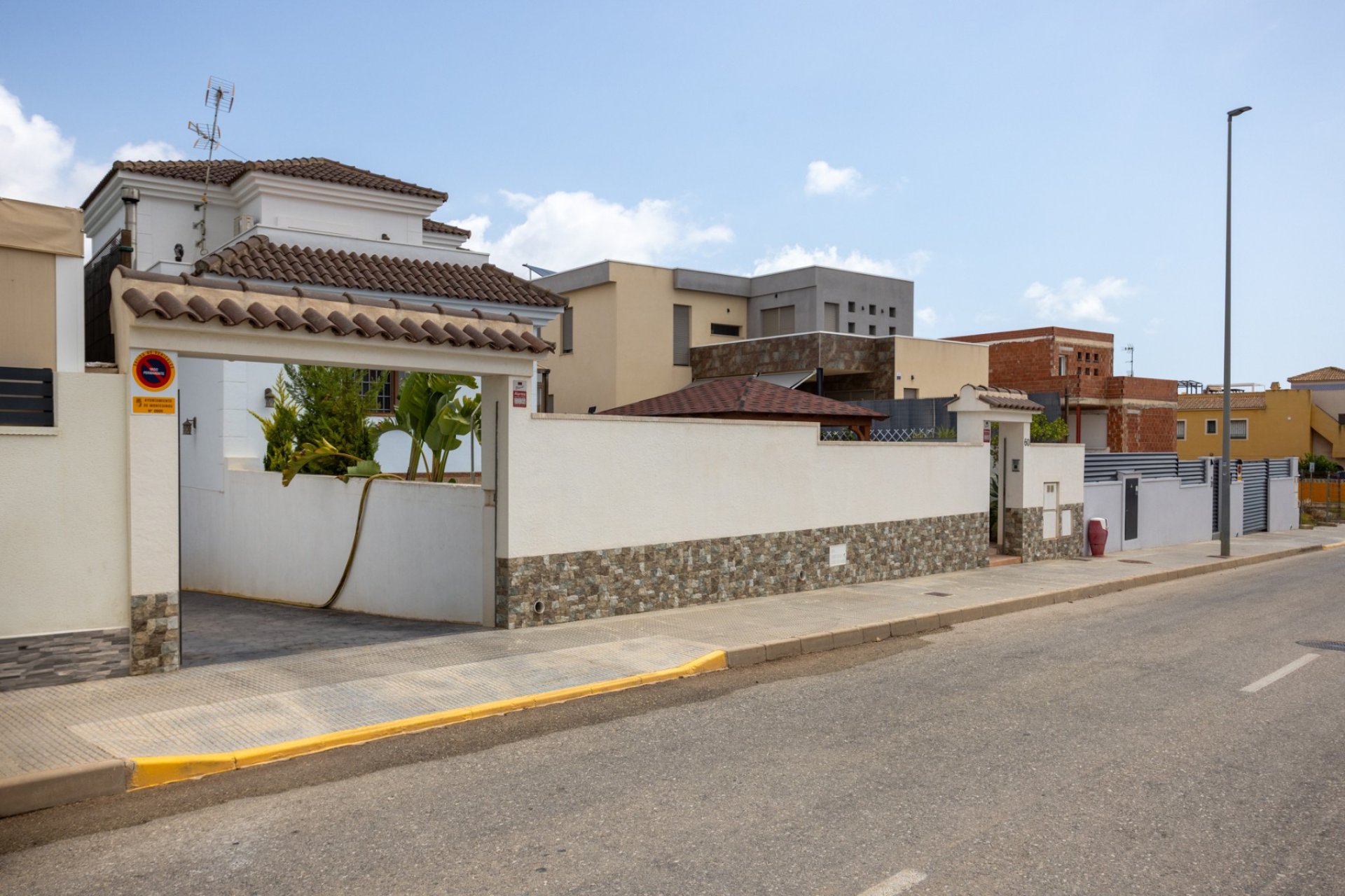 Reventa - Villa -
Los Montesinos - La Herrada