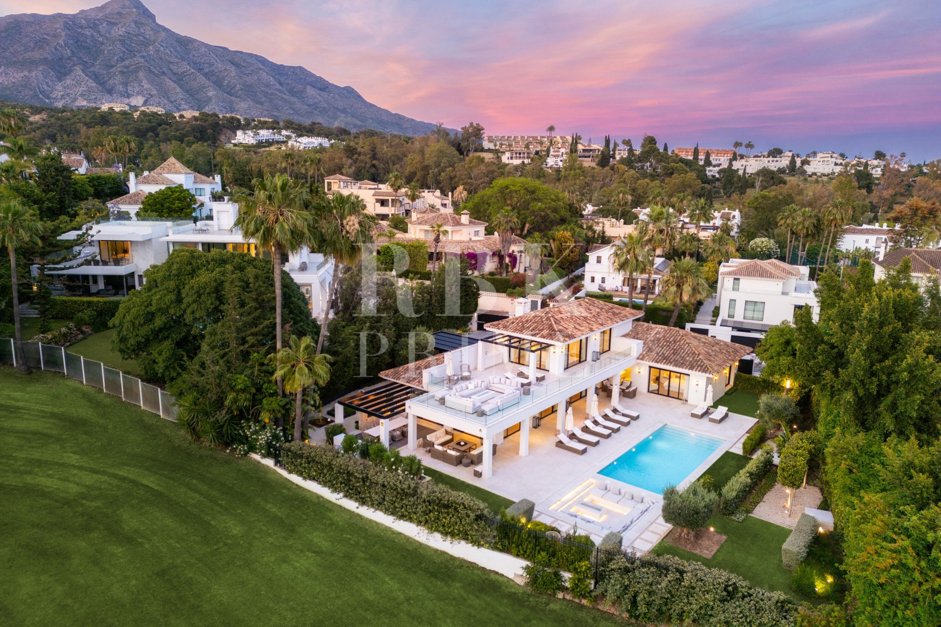 Reventa - Villa -
Malaga - Nueva Andalucía