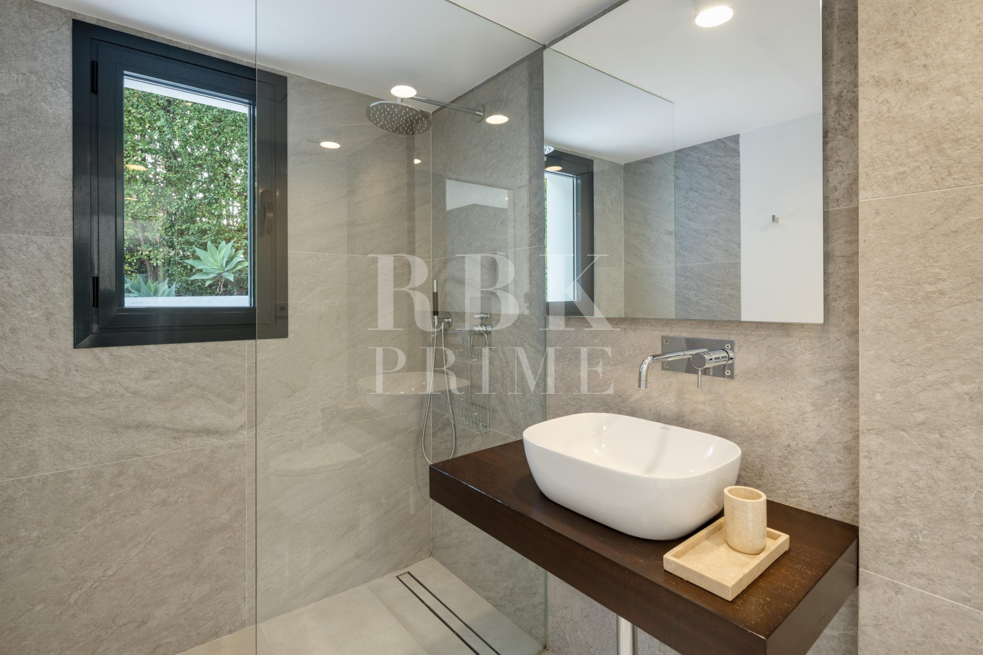 Reventa - Villa -
Malaga - Nueva Andalucía