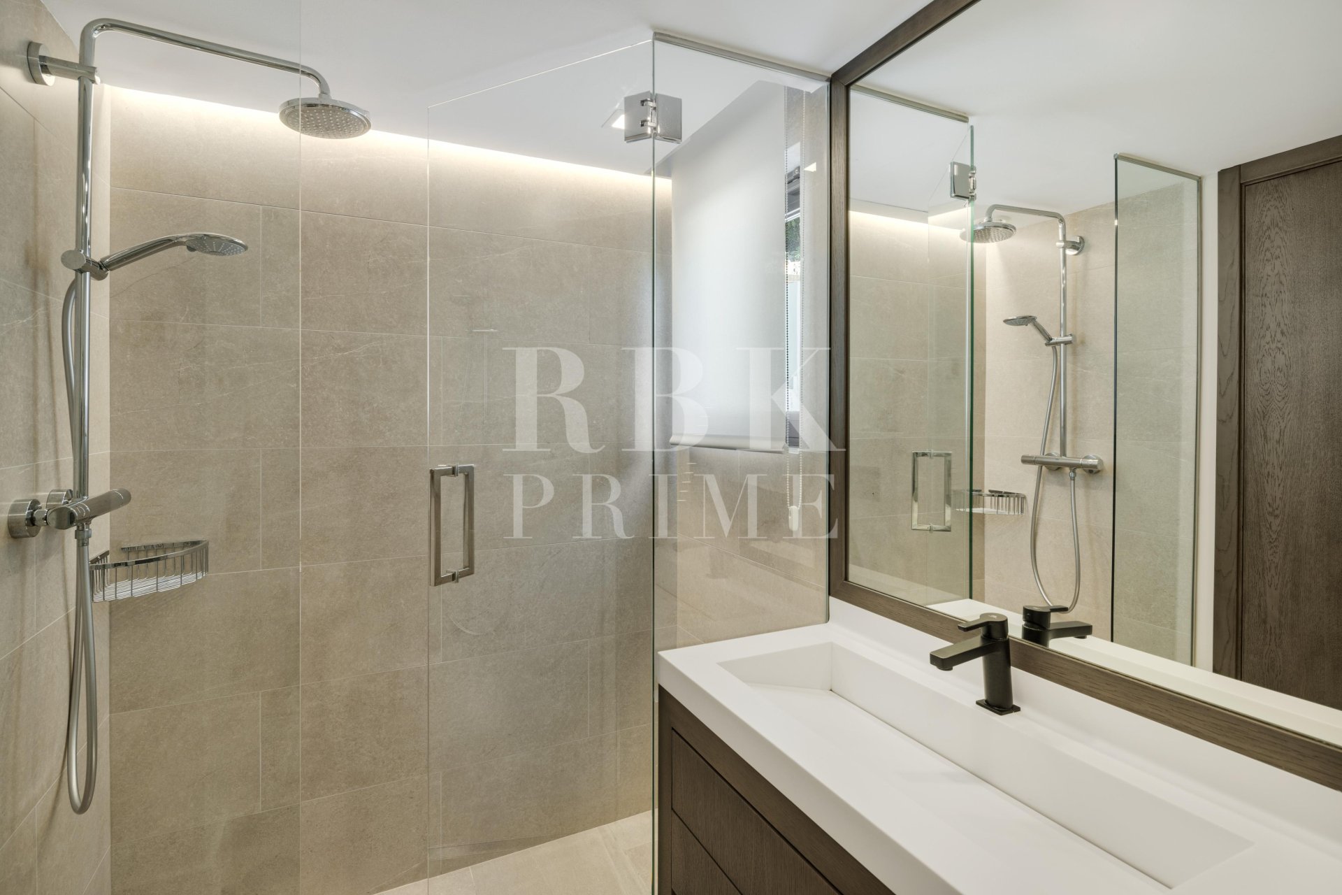 Reventa - Villa -
Malaga - Nueva Andalucía
