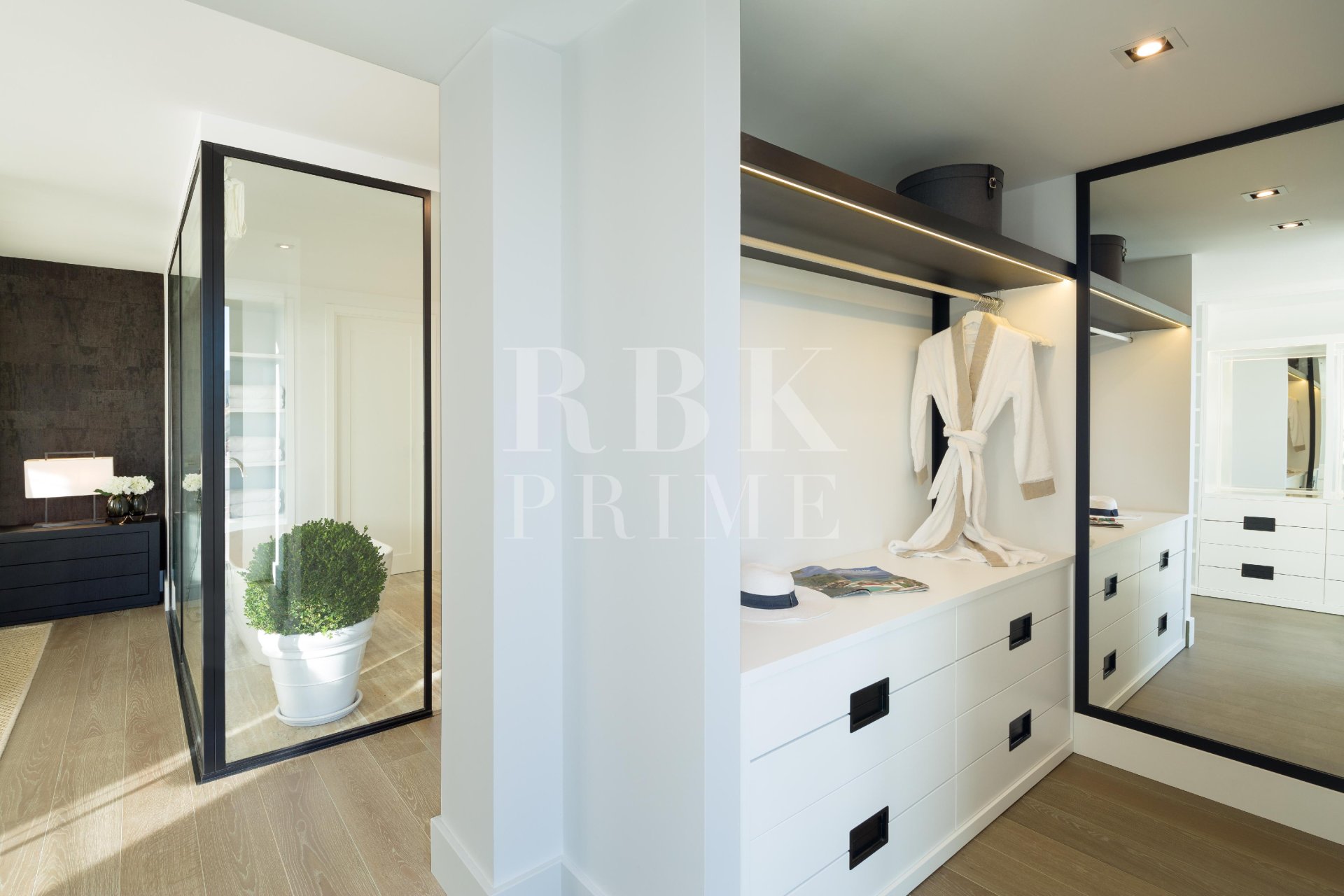 Reventa - Villa -
Malaga - Nueva Andalucía