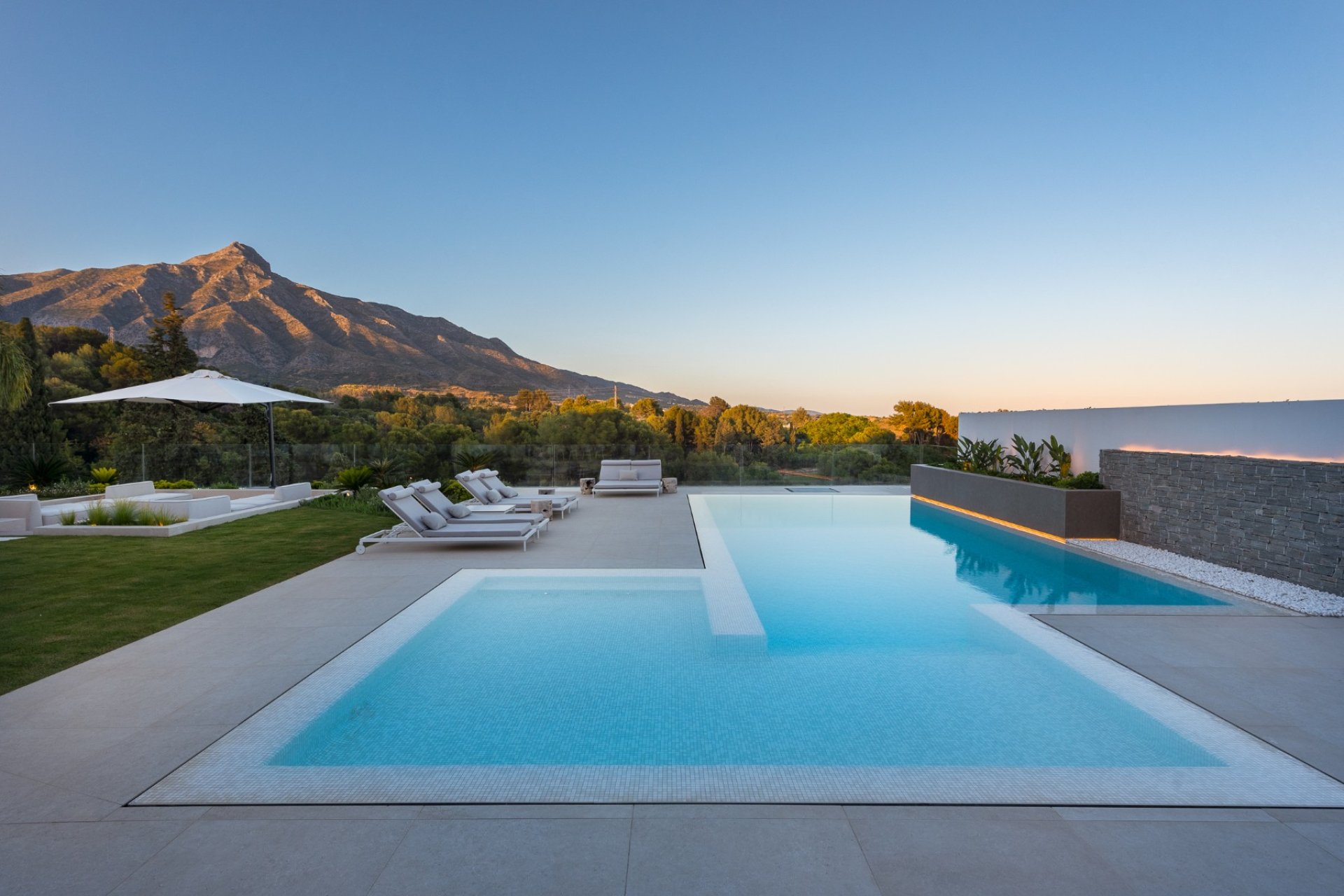 Reventa - Villa -
Marbella - Nueva Andalucía