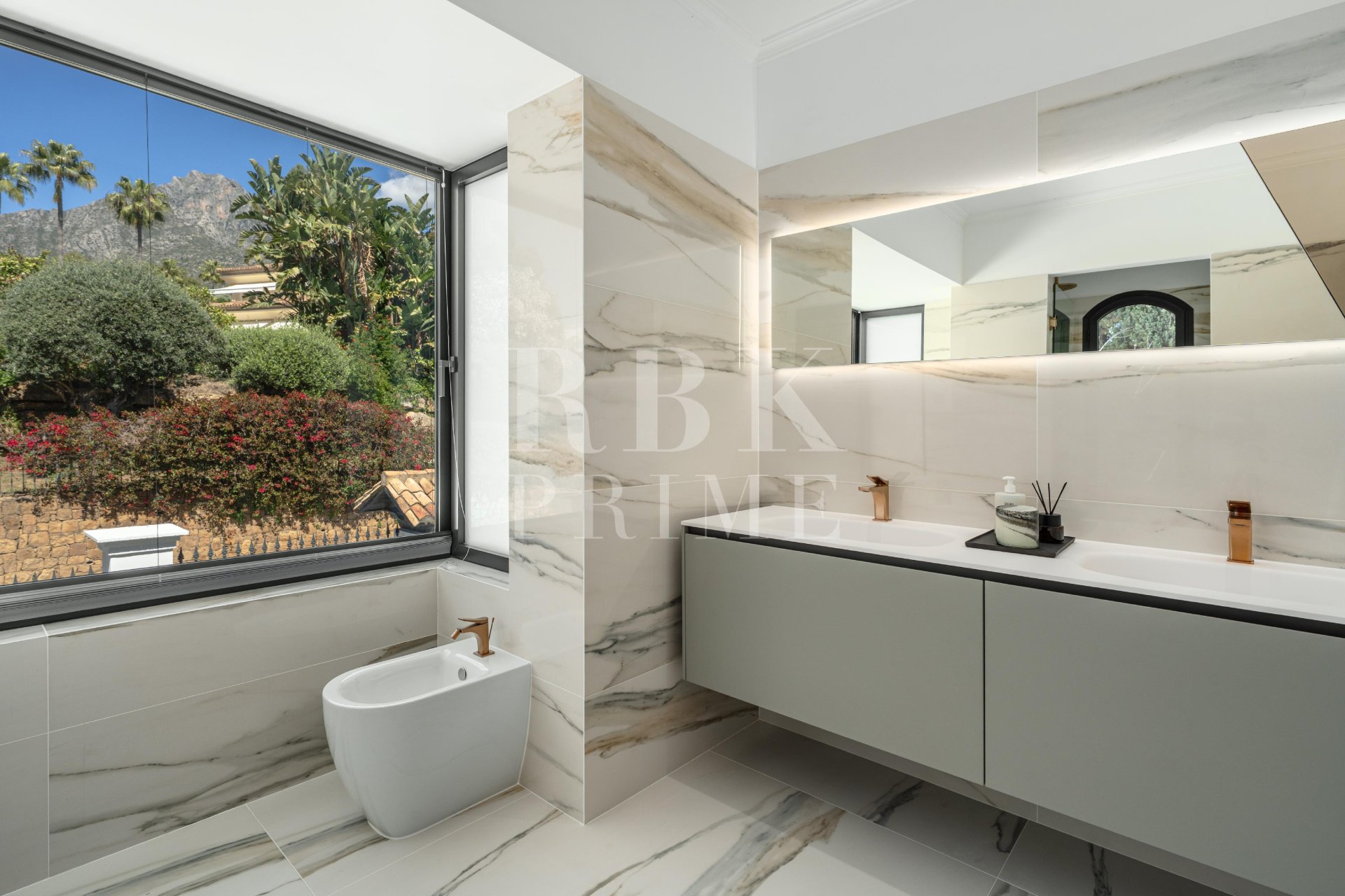Reventa - Villa -
Marbella
