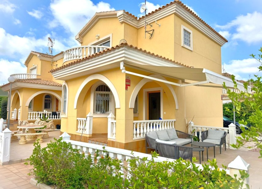 Reventa - Villa -
Orihuela Costa - Villamartín