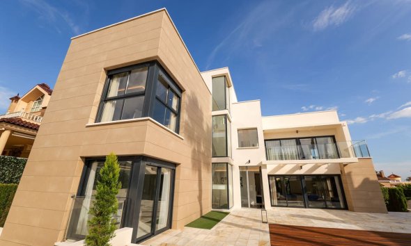 Villa - Obra nueva - Torrevieja - Torrevieja